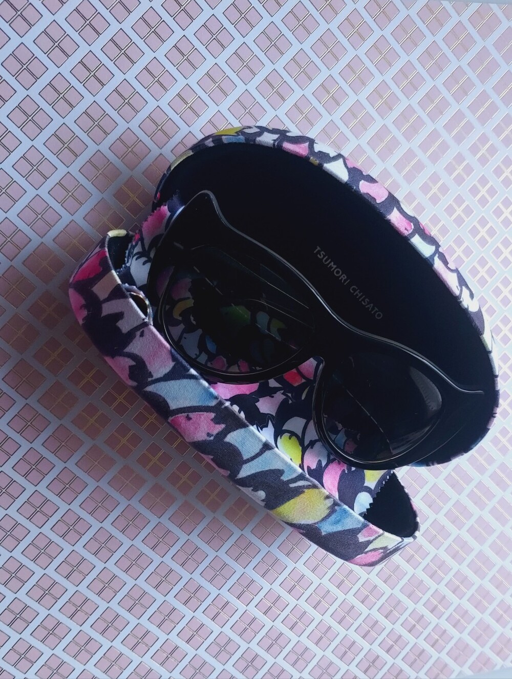 Tsumori Chisato Black Sunglasses with cats pattern colorful Case box cloth set - Picture 14 of 16